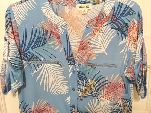 Blue Mood Ladies Size Medium Blue Floral Fronds Short Sleeve Button Front Top - Picture 3 of 8