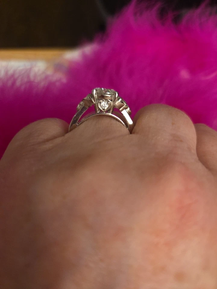 VVS1 Brilliant White Round Moissanite 925 Sterling Silver Ring Size 8.5 - Image 2 of 4