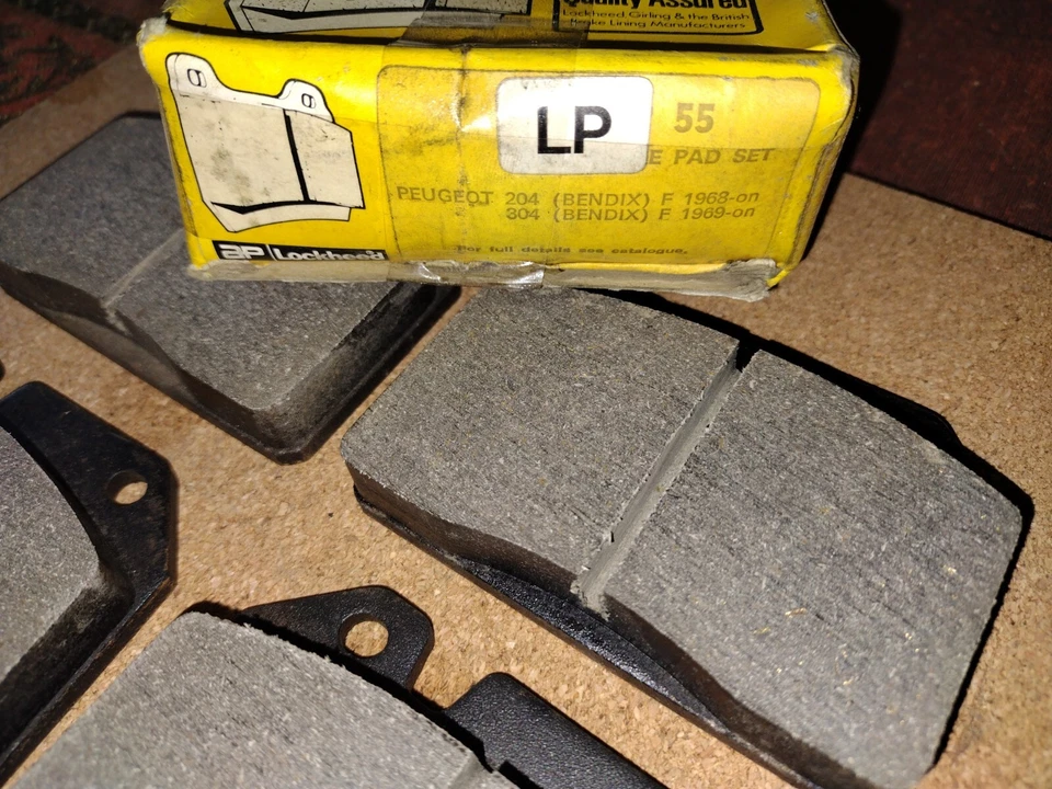 NEW BENDIX FRONT BRAKE PADS - FITS: PEUGEOT 204 & 304 & 404 (1966-77) - Image 3 of 4