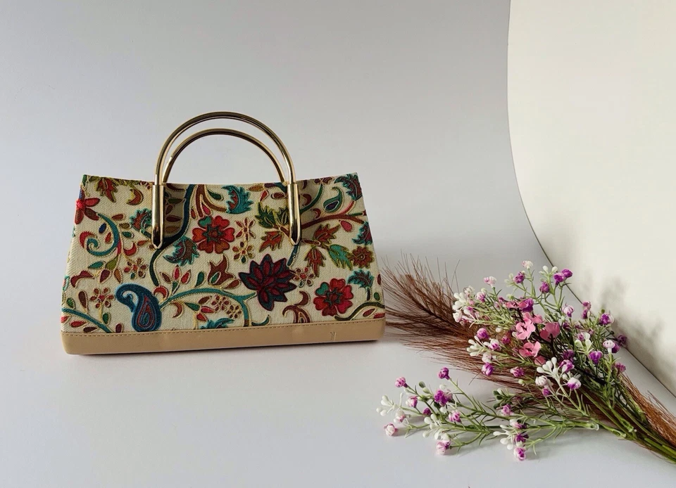 Handmade embroidered cream ladies evening/Handbag/Clutch bag/party bag/wedding - Image 4 of 4