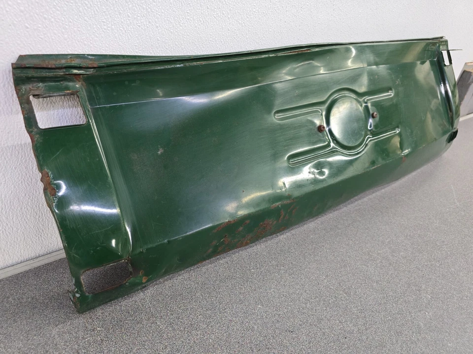 USED ORIGINAL PORSCHE 911 912 SWB LWB REAR BUMPER CENTER PANEL W DENTS GREEN #7 — 第 2/4 张图片