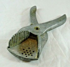 Vintage Gilchrists 18 Cast Aluminum juicer hand held Lemon squeezer Garlic Press