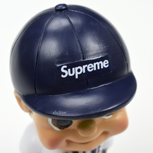Nuevo con etiquetas Supreme Navy Box Logotipo Jugador de Béisbol Caja Logotipo Bobblehead SS23 DS AUTÉNTICO - Imagen 4 de 6
