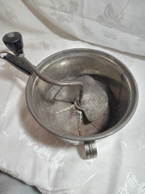 VINTAGE FOLEY FOOD MILL 7'' BLACK HANDLE JUICER MASHER RICER STRAINER