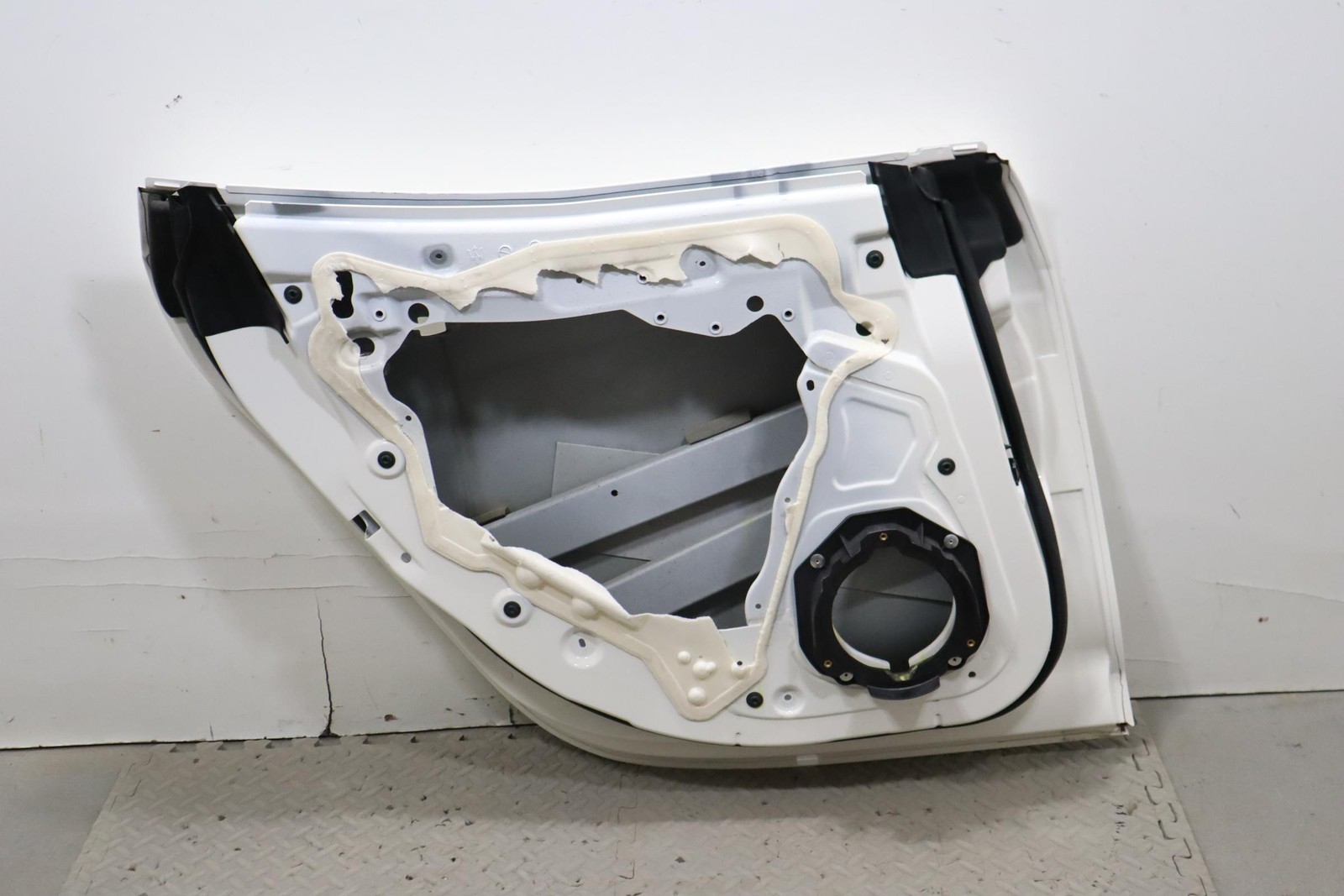 2014 - 2024 MASERATI GHIBLI REAR LEFT DRIVER SIDE DOOR SHELL OEM WHITE_BIA