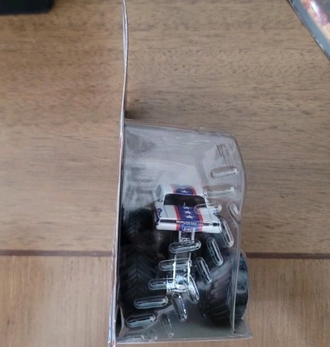 2023 Spin Master Monster Jam INDEPENDENCE DAY TRUCK 1 OF 5000 * RARE ** MOC * - Picture 5 of 5
