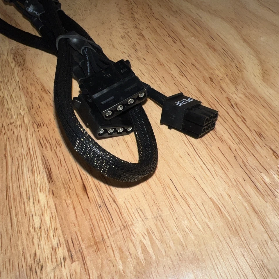 EVGA 6-pin to 4x 4-Pin Perif/Molex Connectors Single Cable - Image 3 of 4