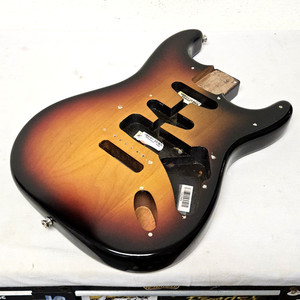Fender USA Highway One Strat Alder Body Sunburst Satin Nitro Electric Guitar