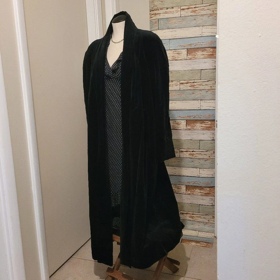 Long Black Velvet Swing Coat JS Collections of Canada. SZ Medium - Image 3 of 4