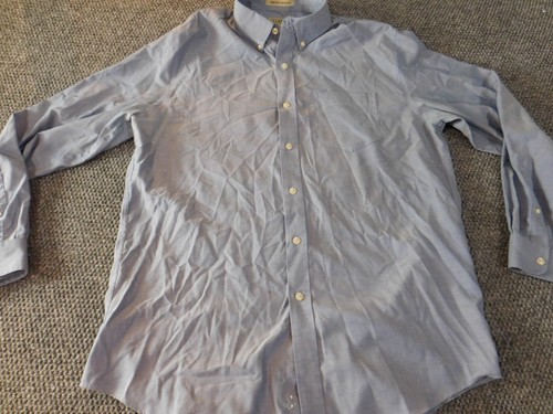 LL Bean Mens shirt Medium blue classic wrinkle resistant button up casual