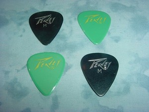 Lot of 4 New PEAVY Guitar Picks / #351 Shape / MEDIUM / HEAVY