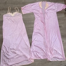 VTG Vanity Fair Large 2 Pc Nightgown  Robe Peignoir Set Coral pink lace 60s