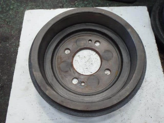 Tambor de freio traseiro HONDA Fit 2009 DBA-GE6 42610SAA000 [usado] [PA67702656] - Imagem 3 de 4