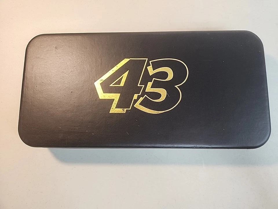 Juego de coches Plymouth by Petty Racing Champions dorado y azul Foto 4 de 4