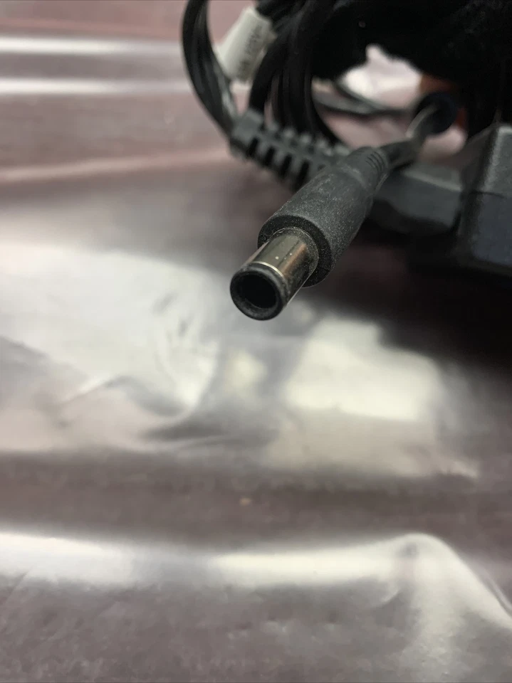 Cargador adaptador de CA Dell AA90PM111 - 19,5 V - 4,62 A usado Foto 4 de 4