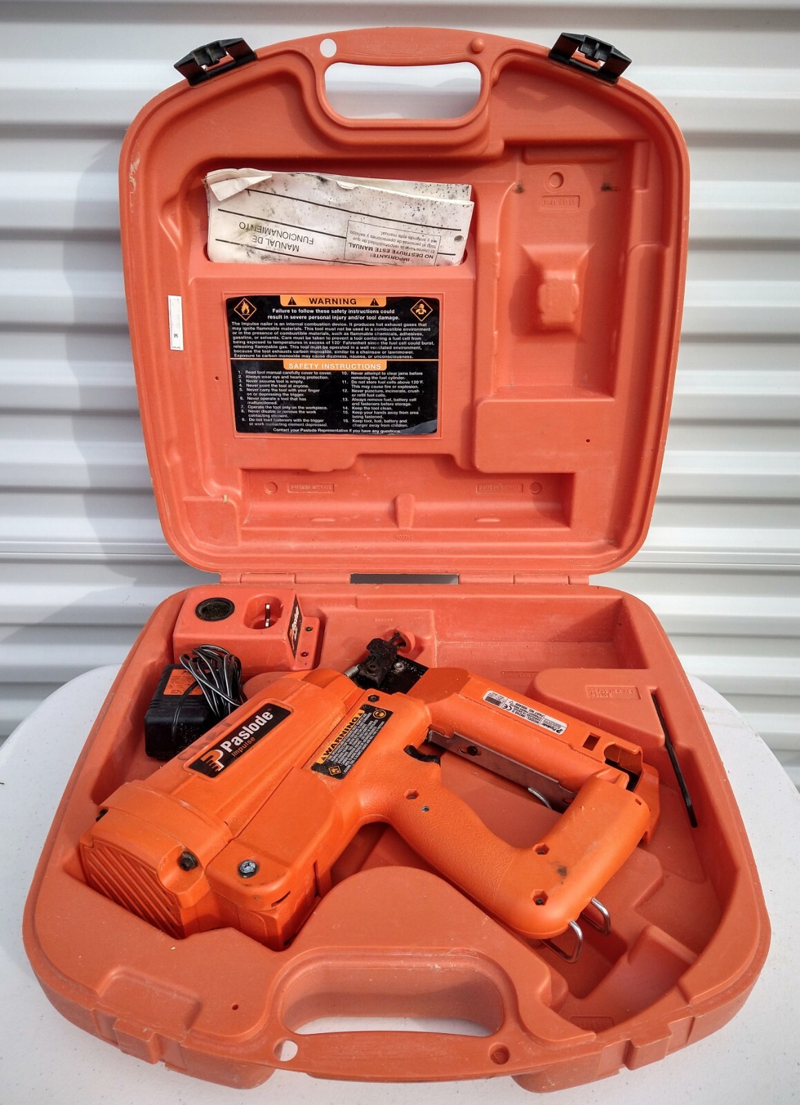 Paslode IM250 II 16 Ga. Straight Cordless Finish Nailer, Case/Charger