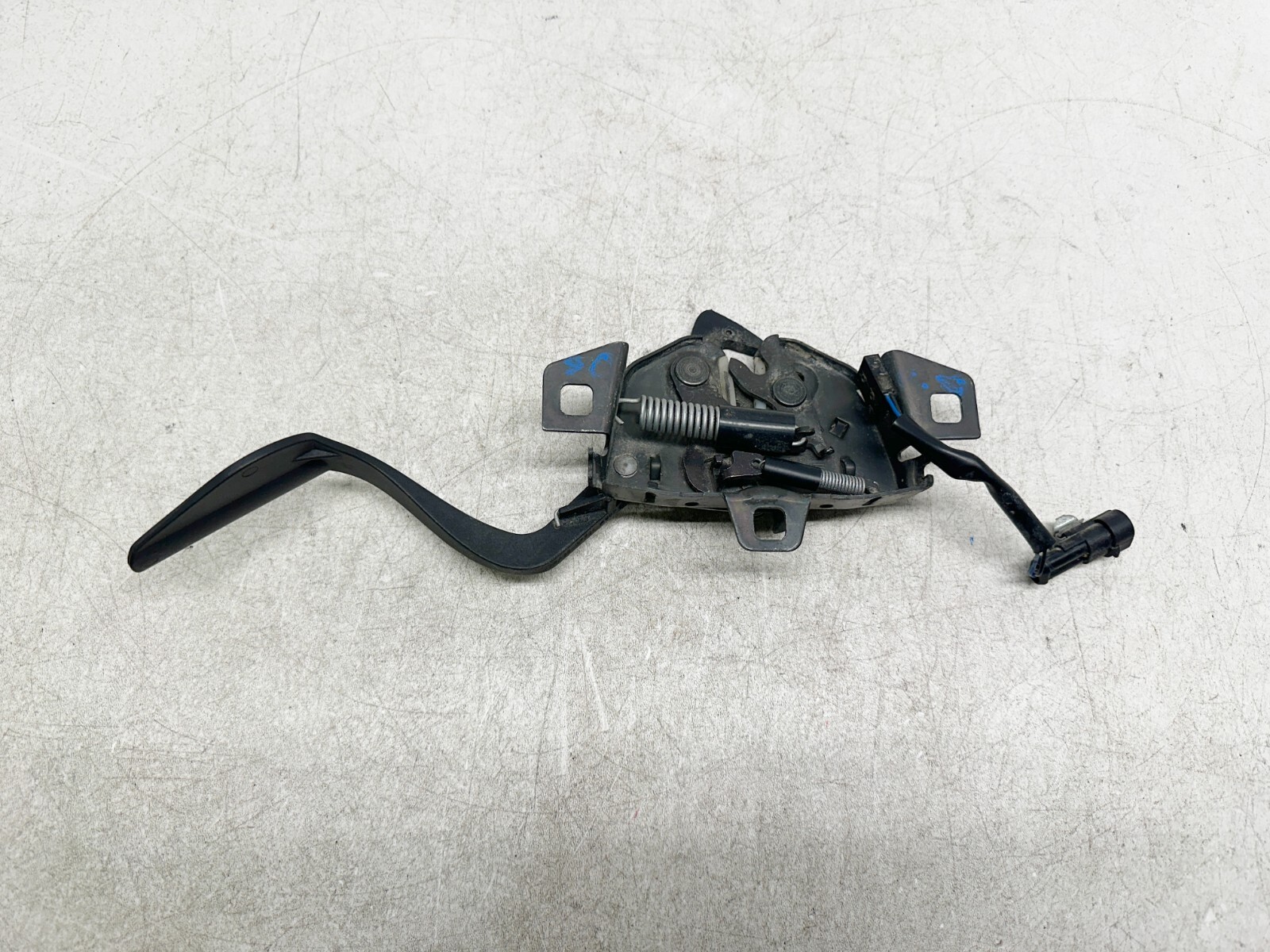 H411151 2003-2013 Maserati Quattroporte M139 Hood Lock Latch OEM
