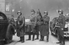 WW2 PICTURE PHOTO GERMAN SOLDIERS AND OFFICER INWARSAW 6564