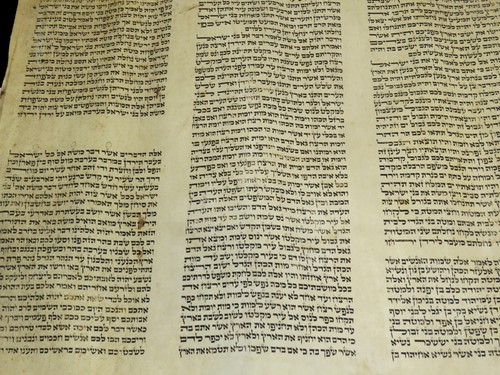LARGE RARE TORAH BIBLE SCROLL MANUSCRIPT 150 YRS OLD EUROPE Beautiful crown tags - Picture 7 of 24