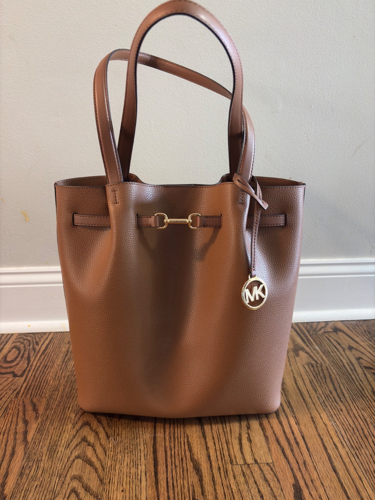 Michael Kors Carson Women Large Pebbled Leather NS Shoulder 