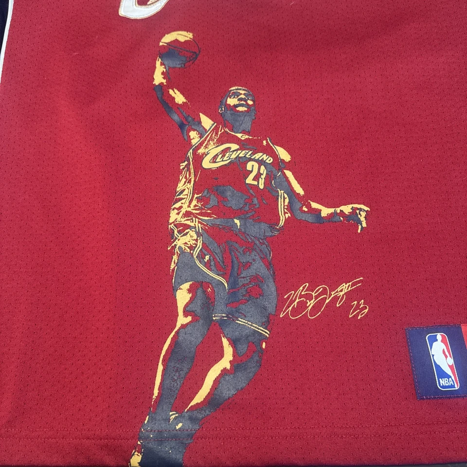 Camiseta Juvenil Lebron James Cleveland Cavaliers Majestic para Meninos - Imagem 2 de 4