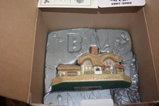 David Winter Cottages Fair Well Cottage D1208 Signed COA Box