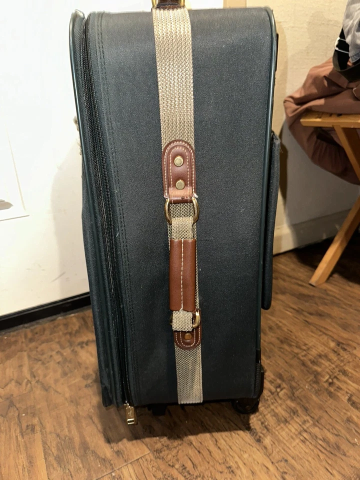 Rare Olympia Elegance Travel Plus Suitcase Carry on 18X13X9 with wheels Green  - Image 4 of 4