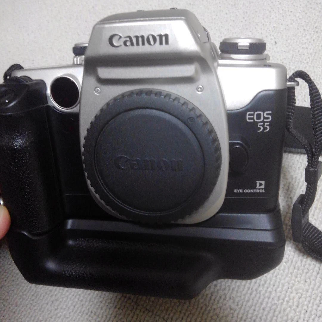 Excellent CANON SLR Film Camera EOS55 & dedicated grip USED