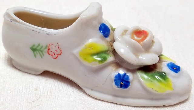 Vintage MINIATURE LADY’S SHOE Art Pottery FLORAL DESIGN Marked Japan
