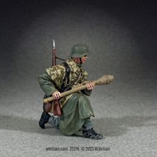 W Britain - German Grenadier Kneeling with Panzerfaust in Zeltbahn 25276