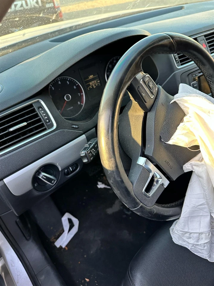 Bomba de direção hidráulica usada serve: 2012 Volkswagen Jetta sem servotronic 2.5 grau A - Imagem 2 de 4