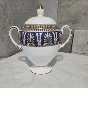WEDGEWOOD BERESFORD COVERED SUGAR DISH