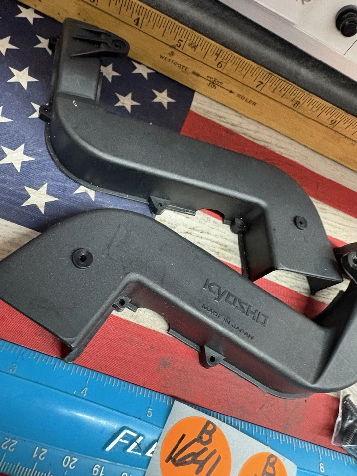 VINTAGE KYOSHO RC CAR CHASSIS PARTS -PREOWNED- - Image 2 of 4