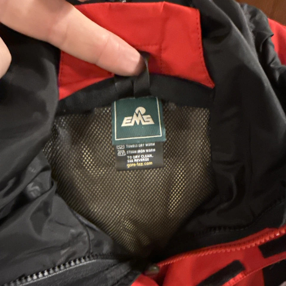 Eastern Mountain Sports EMS Mens Medium Gore-Tex Red Hooded Zip Jacket Red Black - Image 4 of 4