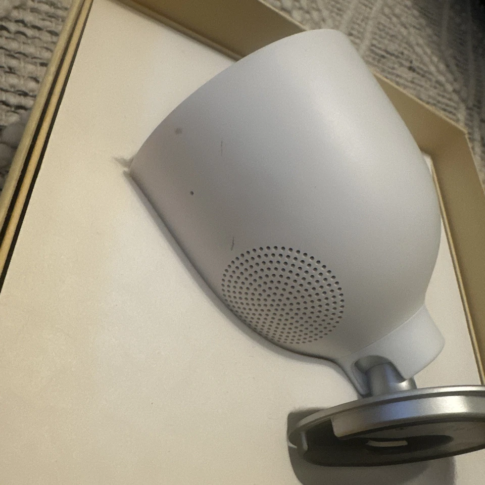 Cámara de seguridad exterior Nest NC4100US Cam IQ, blanca Foto 3 de 4