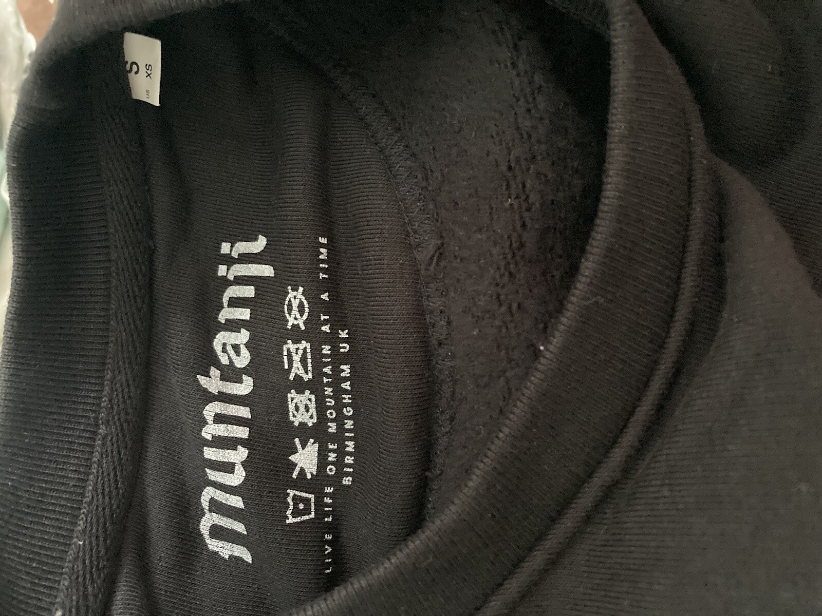 Muntanji Outdoor Jumper Small – Black Rare Retired Top 'Live Life One Mountain image 4