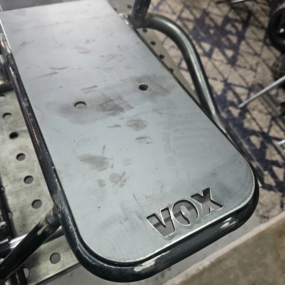 Placa de asiento protectora Mega Moto / Moto VOX Foto 2 de 4