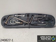 Oem 2005 Bmw 325i 2.5l Trunk Tool Kit Set Complete