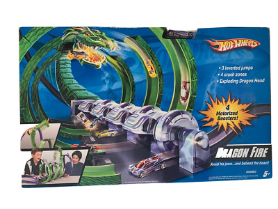 Hot Wheels Dragon Fire Track Set. w/Motorized Boosters, jumps and 1 Vehicle New
