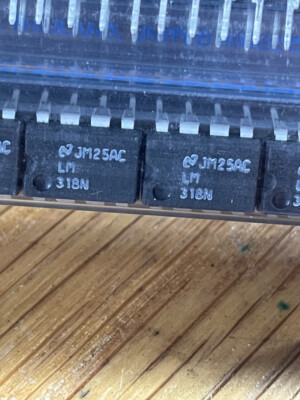 A lot of FIVE (5) SIEMENS LM318N DIP8 OPERATIONAL Amplifier.