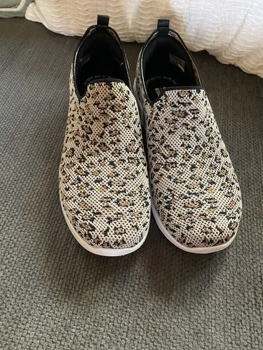 Skechers Womens Goga Mat Slip On Leopard Print Shoes Size 7 NWOB