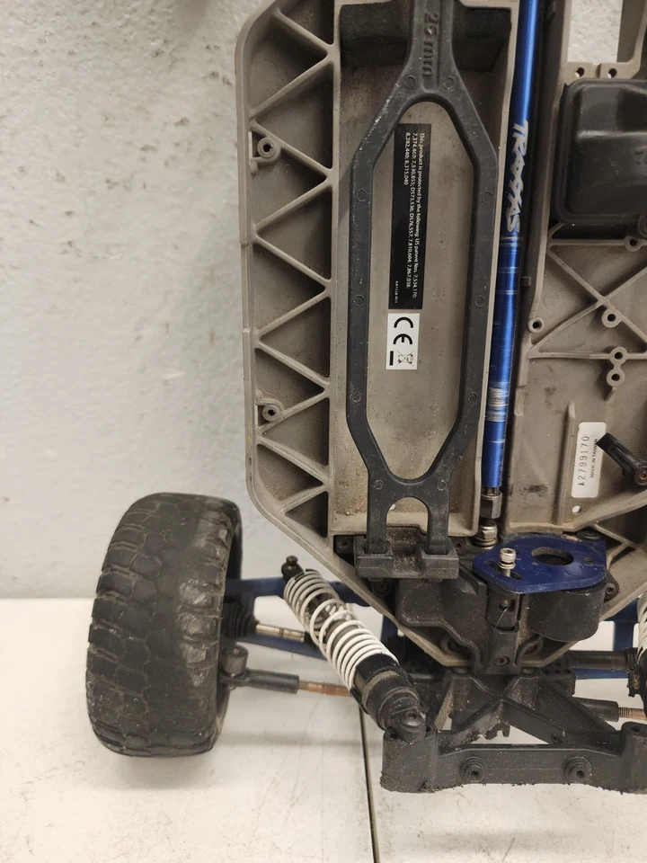 Traxxas Slash 4x4 VXL 1/10 parte inferior sin escobillas solo como está Foto 2 de 4