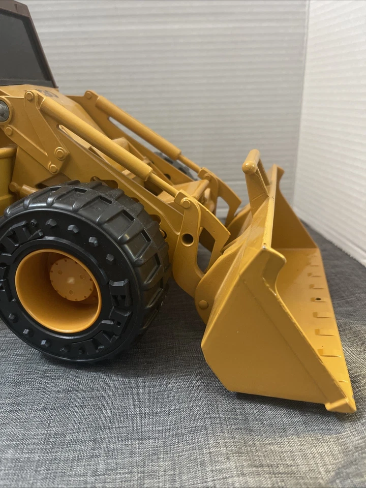 1:16 Vintage Ertl Case IH W30 Die Cast Metal Wheel Front Loader - Image 2 of 4