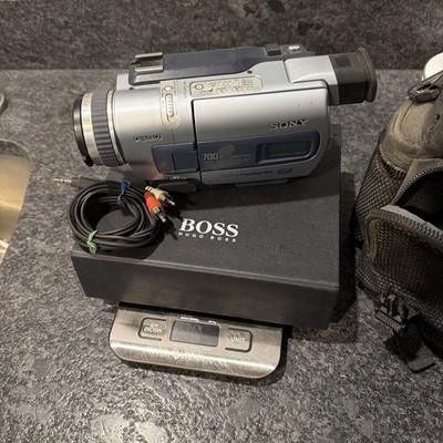 Sony Handycam TRV530 Digital 8 Video Camcorder  (READ)