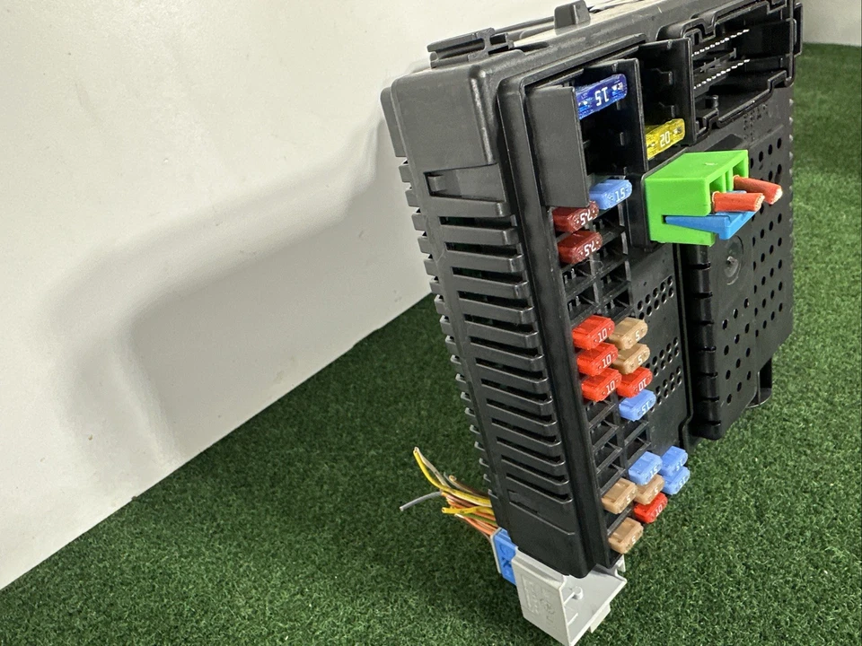 Volvo XC90 S80 S60 V70 CEM Central Electronic Control Module 2005-2014 30765149 - Image 4 of 4