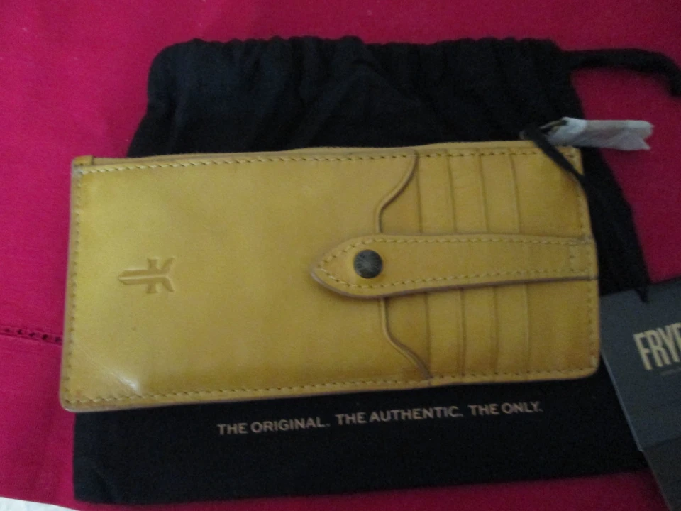 NUEVO CON ETIQUETAS Cartera de Cuero Frye Melissa para Tarjetas a Presión Pastel de Vainilla Minorista $98 Foto 2 de 4