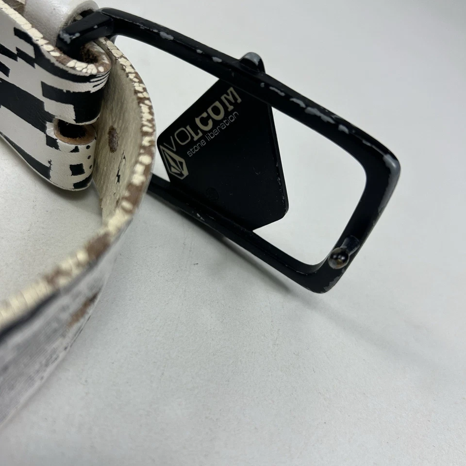 Cinturón de cuero vintage años 00 Y2K Volcom estrellas blancas envejecidas piedras relieve 29-35" Foto 3 de 4