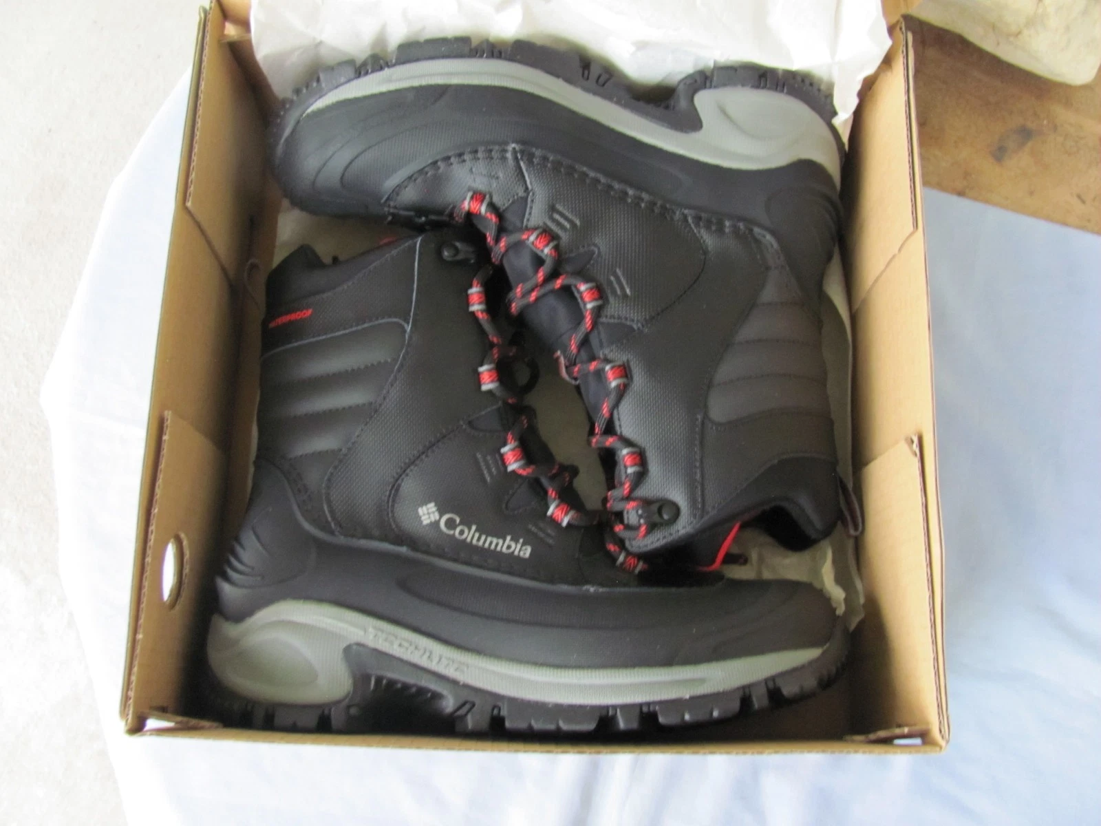 NEW Columbia Bugaboot III Insulated Waterproof Winter/Hiking Boots Mens Sz 8 BLK