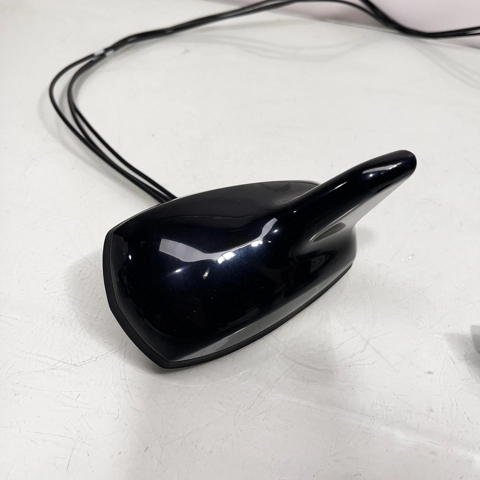 2008-2014 Mercedes W204 C250 C300 Shark Fin Radio Antenna 2048206575 - Image 2 of 4