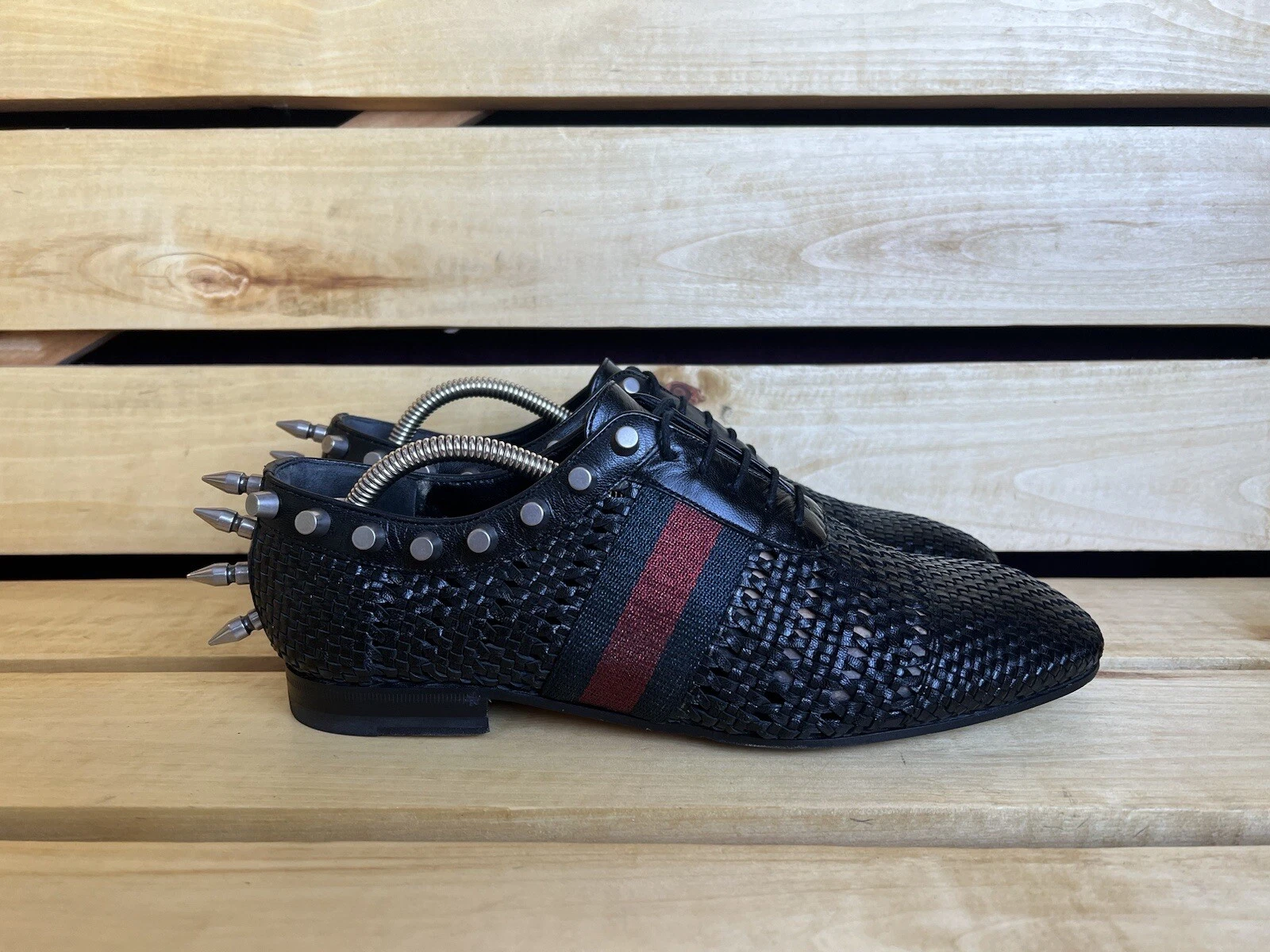 Chaussures de derby en cuir ondulé Gucci Spike embelli taille UK 8 US 42